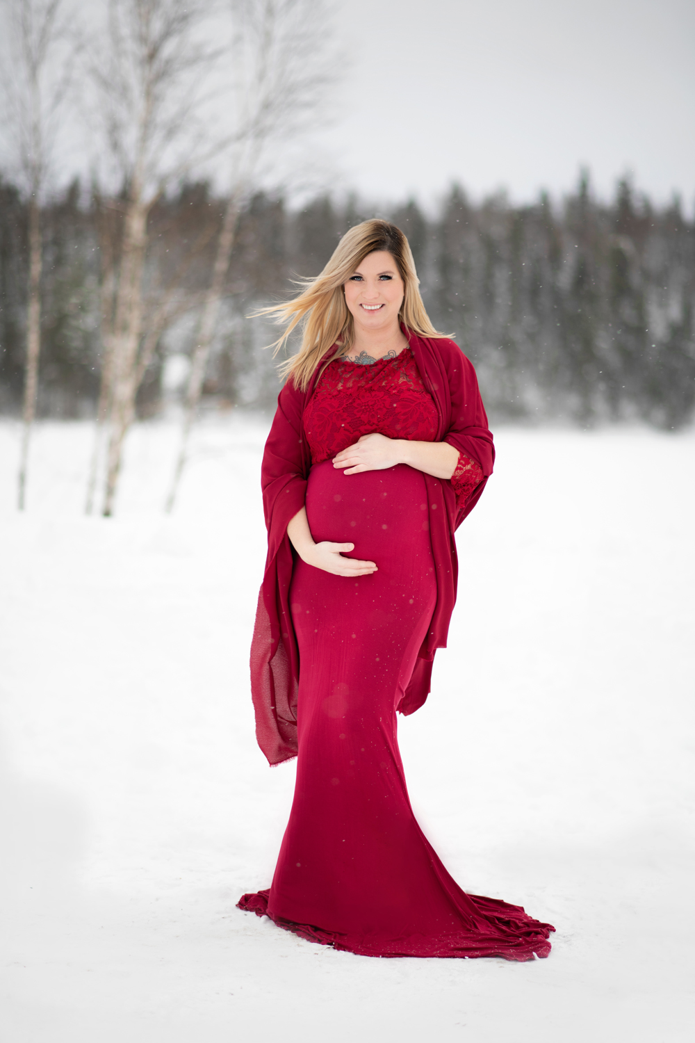 séance maternité hivers robe rouge neige val-d'or